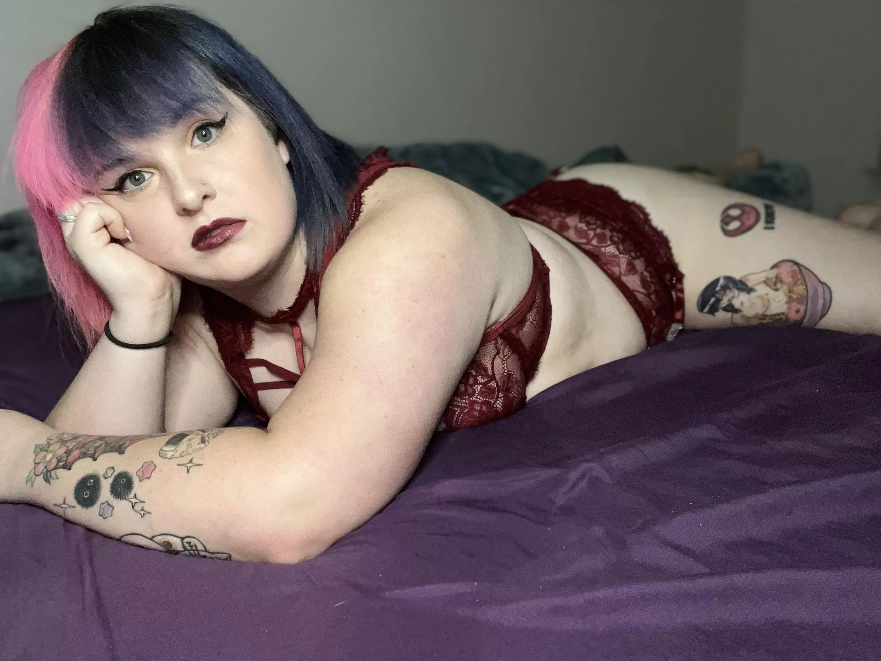 come lay in bed with me 💖