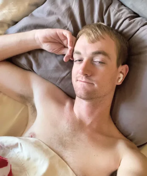 cuddle under my sleepy friends pit