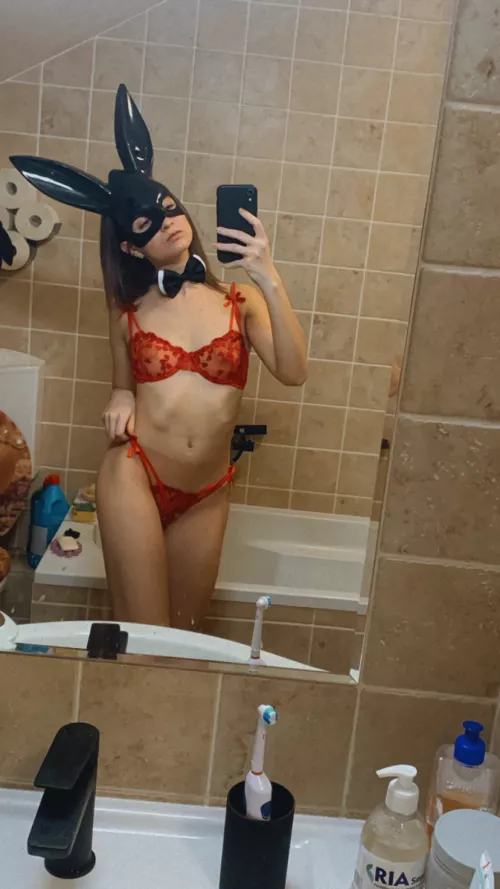 Does my red bikini make me look hot?