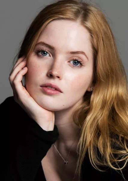 Ellie Bamber.