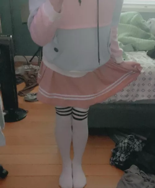 Feelin gay. Rate the outfit. :)