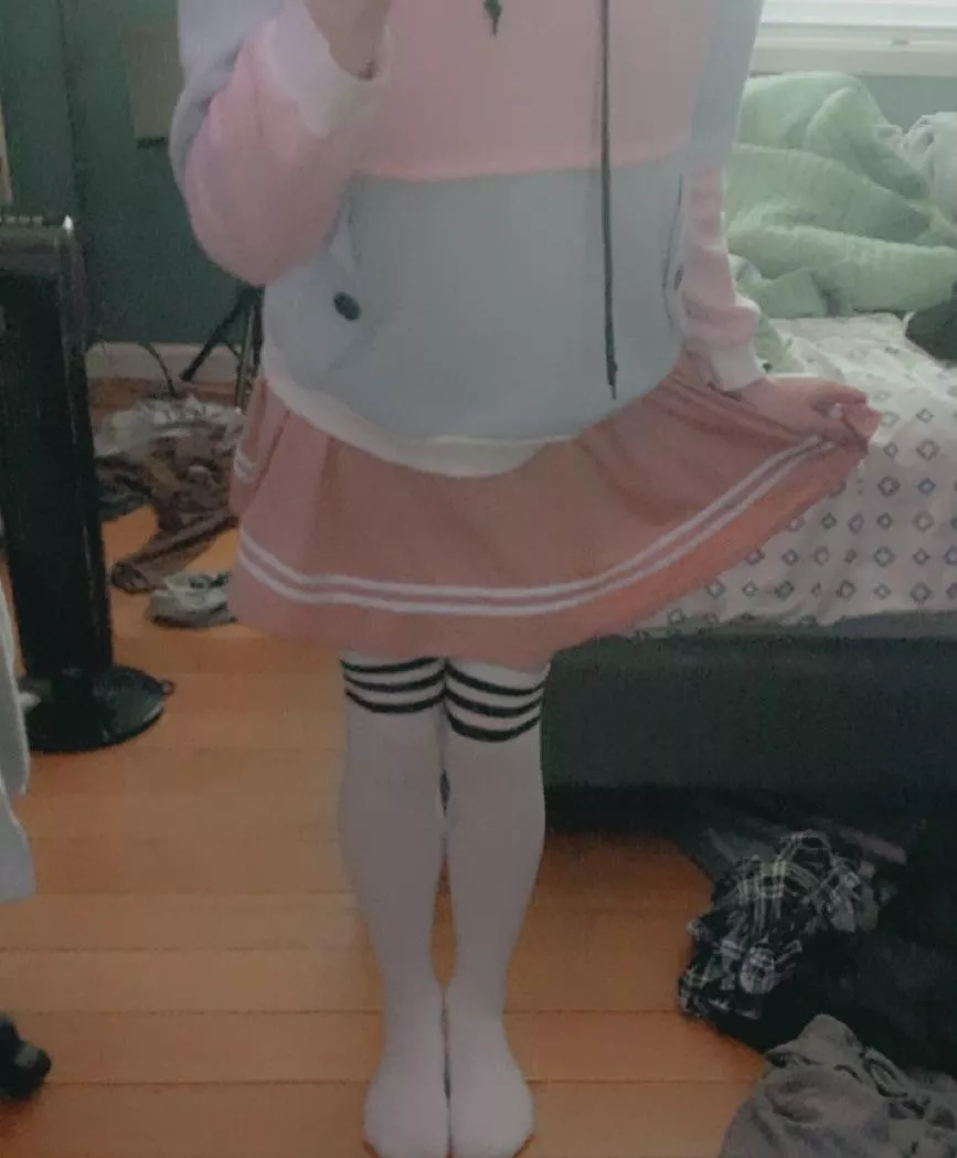 Feelin gay. Rate the outfit. :)