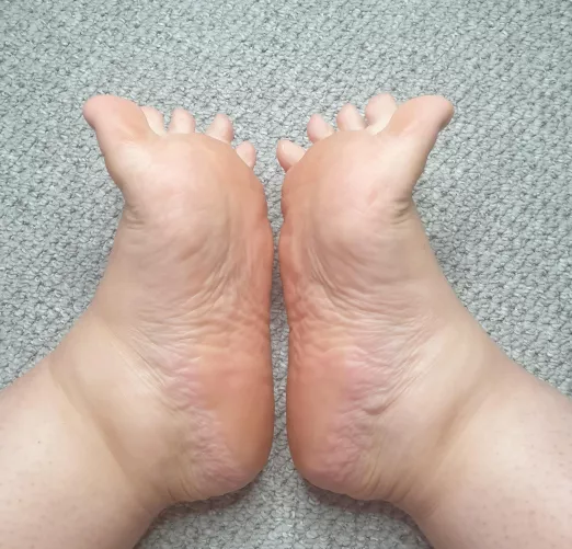 flexible chubby toes