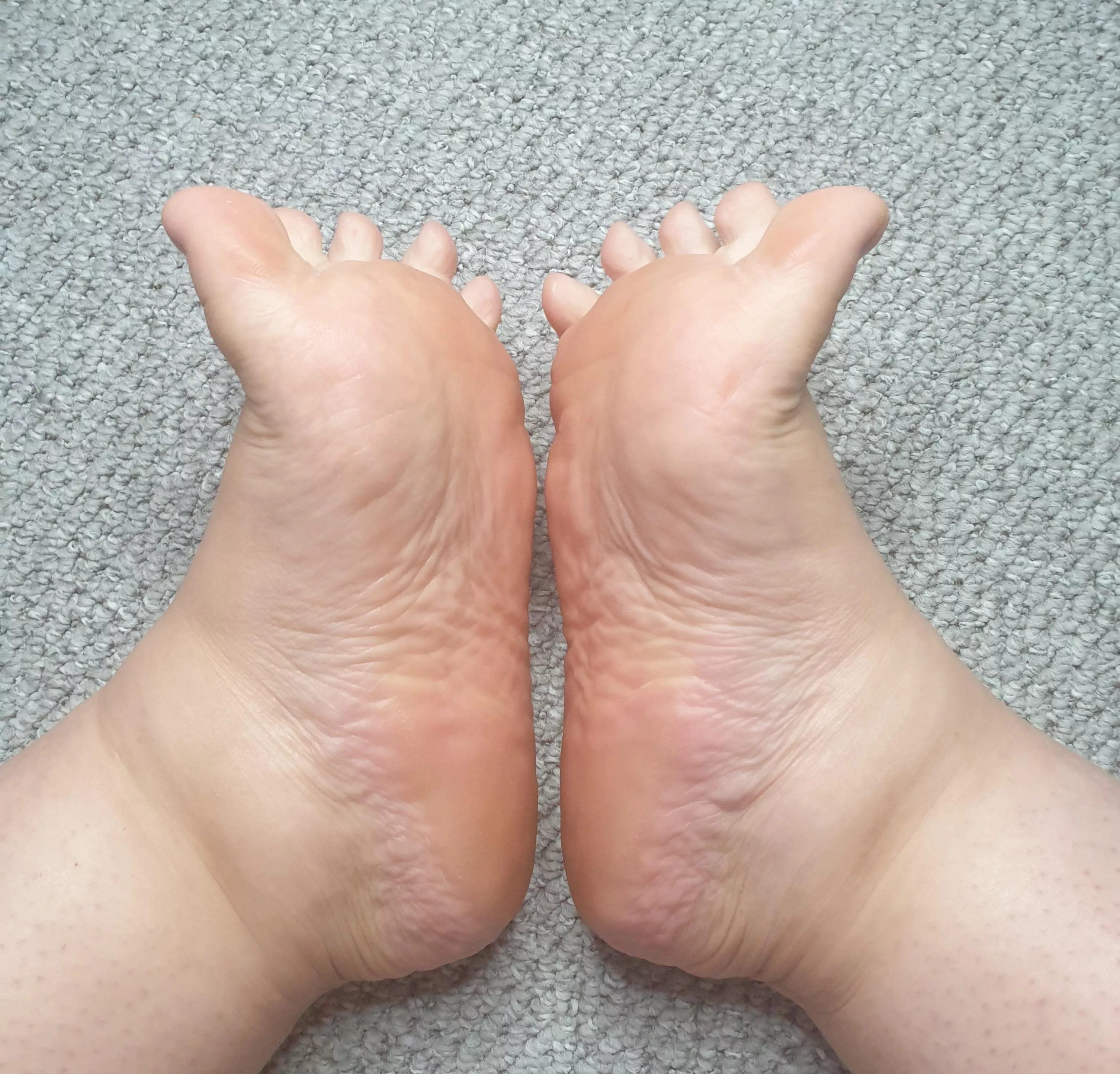 flexible chubby toes