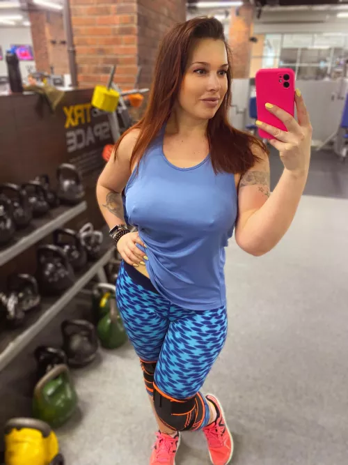 Forgot to wear my sports bra to the gym today so here’s a selfie