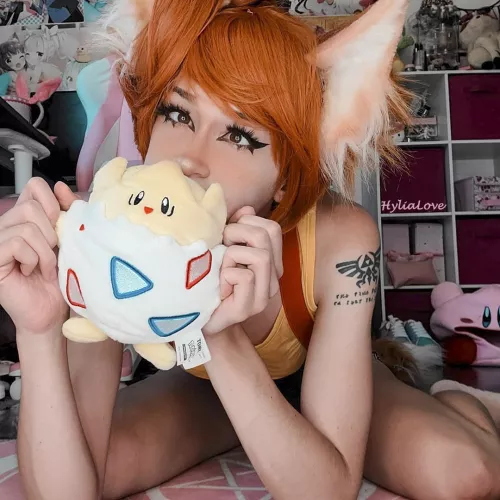 Foxgirls need headpats too!