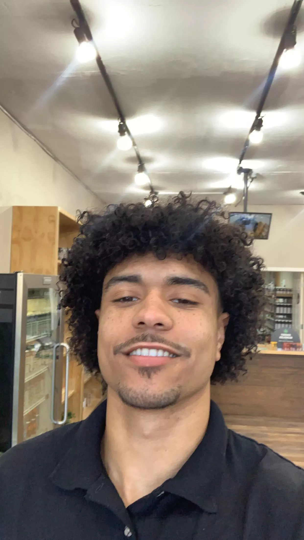 Got a haircut and felt cute, haha. I hope you guys are having a great day, love you guys 🖤