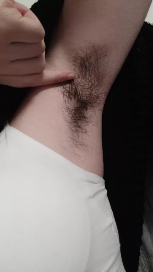 I have a full bush on my armpits too😜