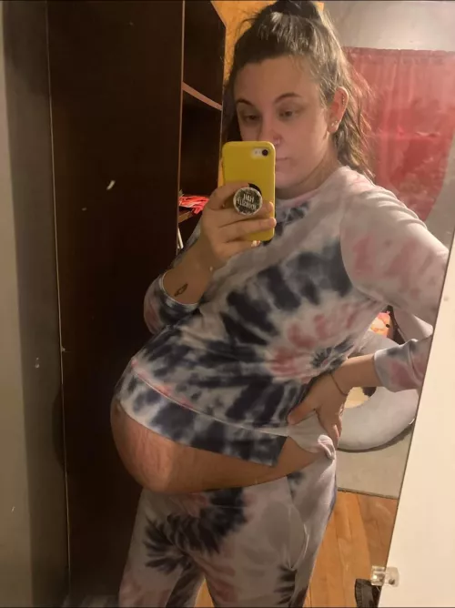 I miss my belly 😢 Gonna have to ride daddy until he fills me back up 😈