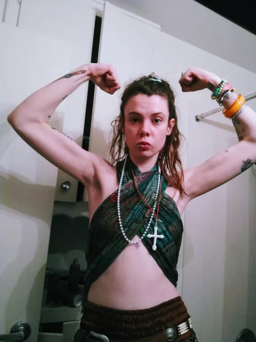 I put the Strong in strong woman.. 😼💪 you wish your puny beta ass had muscles like these.