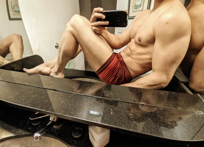 i really dont know why im sitting up here but anyway