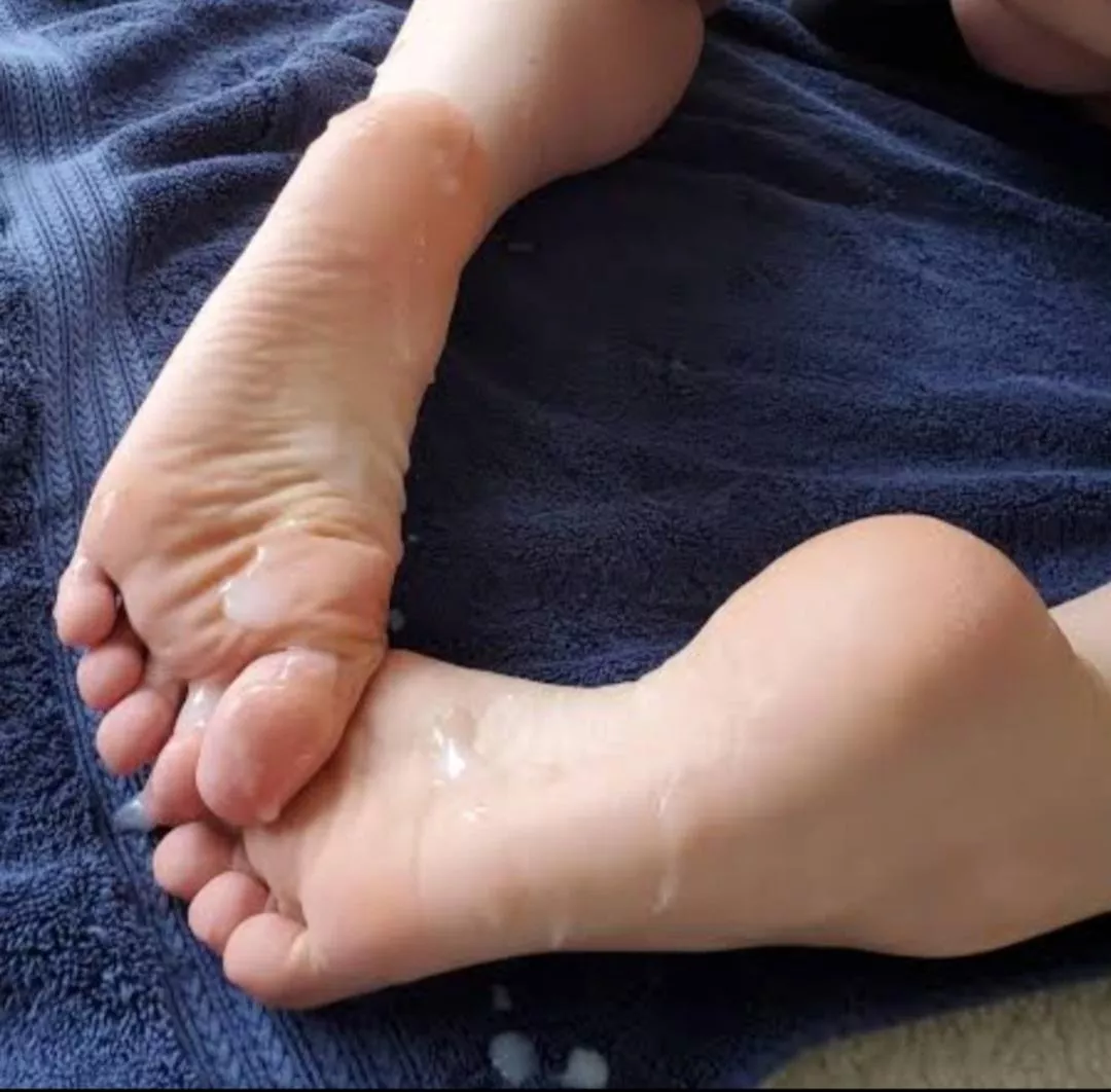 if at least few guys likes this pic i will celebrate and choose more redditors to cum on my soles (oc)