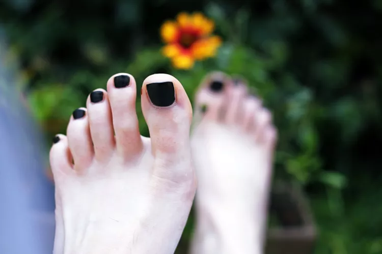 If my frenchy black toes were a word, what it would be ?