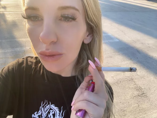 Its a lovely 😊 day for a smoke 💨