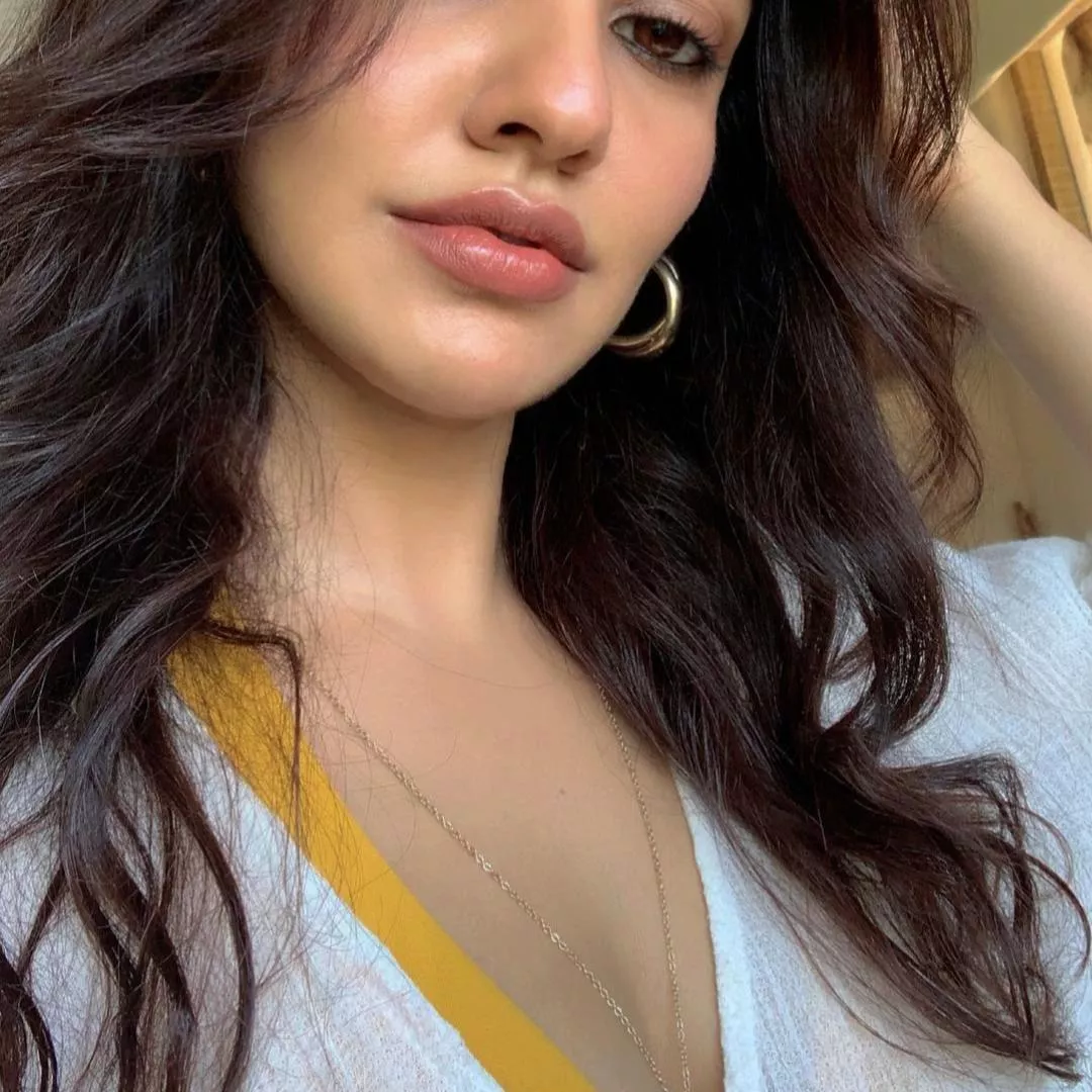 Kiss or Blowjob?. Do white girls have lips like these?