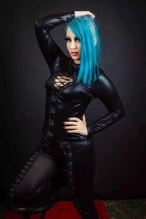 Leather just feels so RIGHT on My body.