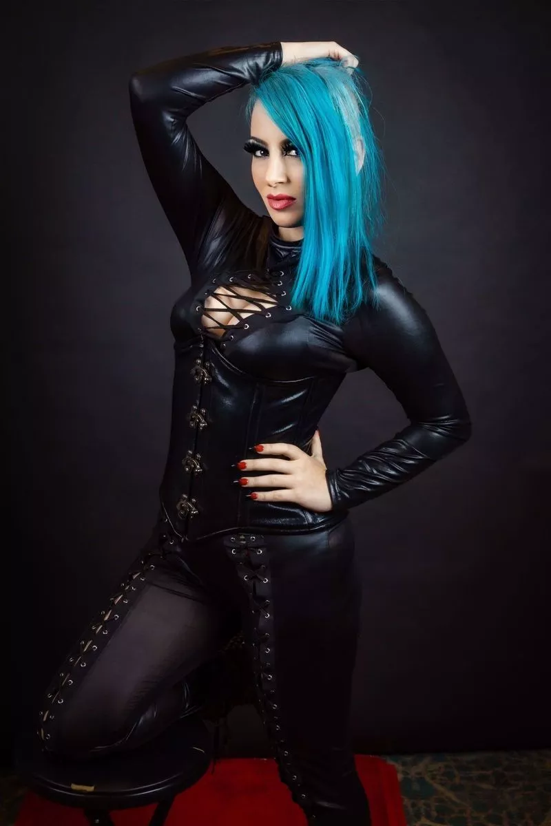 Leather just feels so RIGHT on My body.