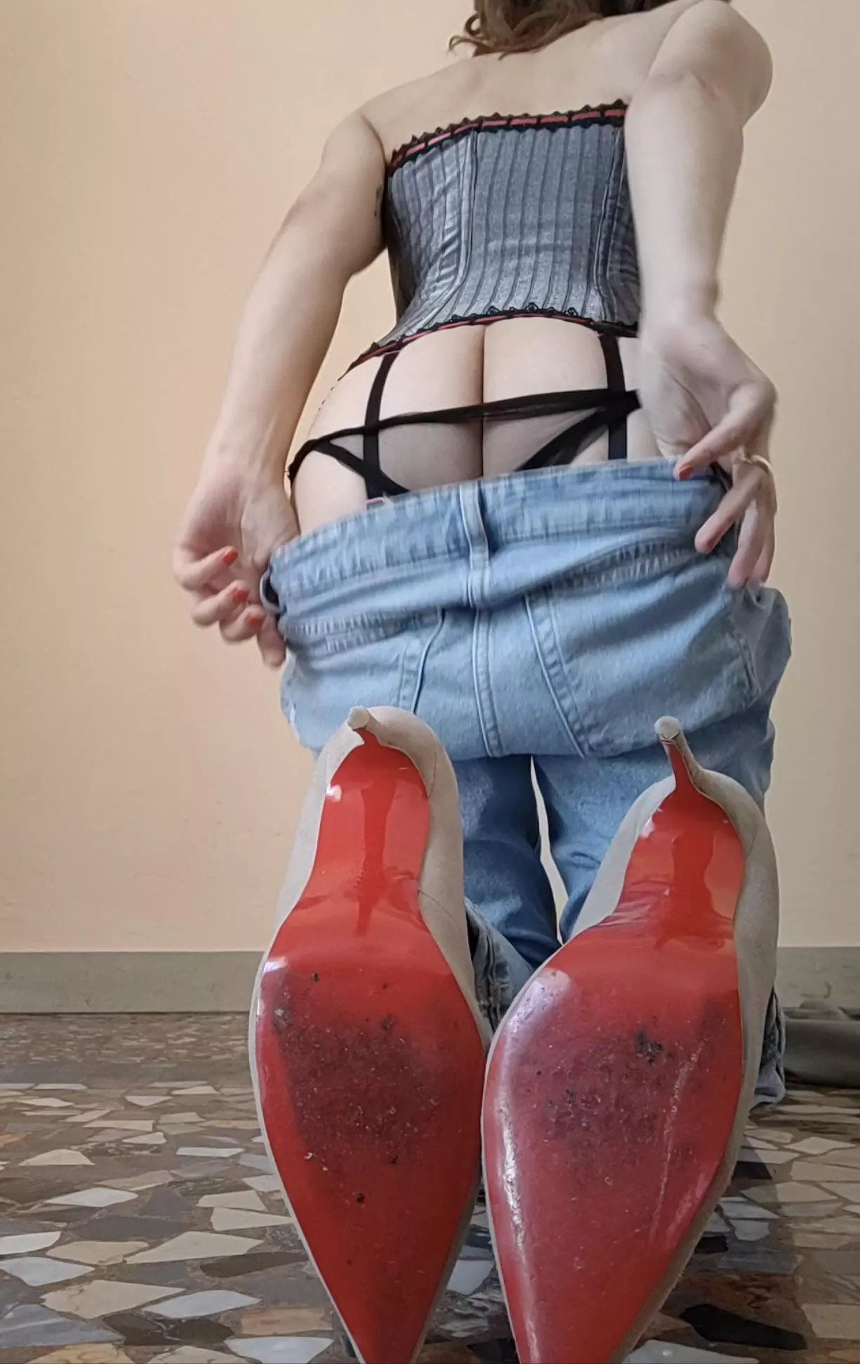 Life is about difficult choices…up or down ? 🖤🐇