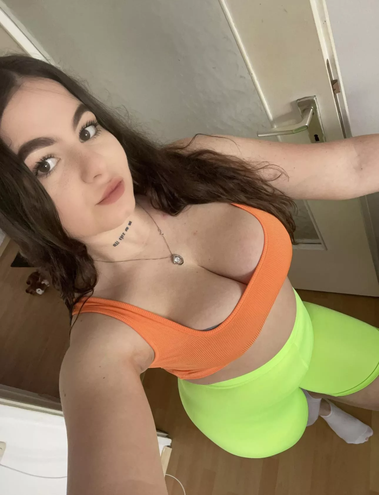 Look at this leggings Color 🤭🫣❤️