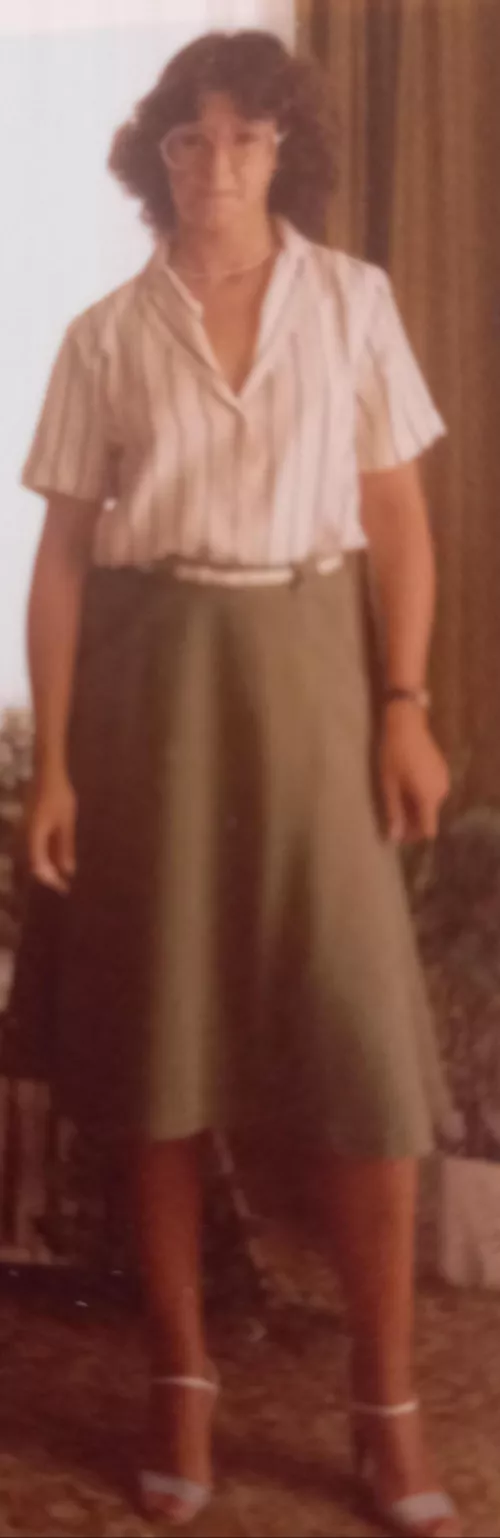 love this skirt and high heels ?