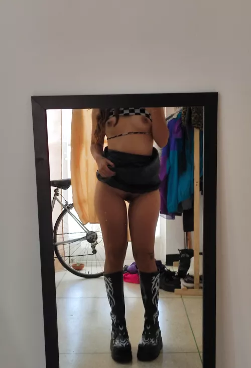 Mmm In need of two guys who wants to fuck me raw and kinky (F)