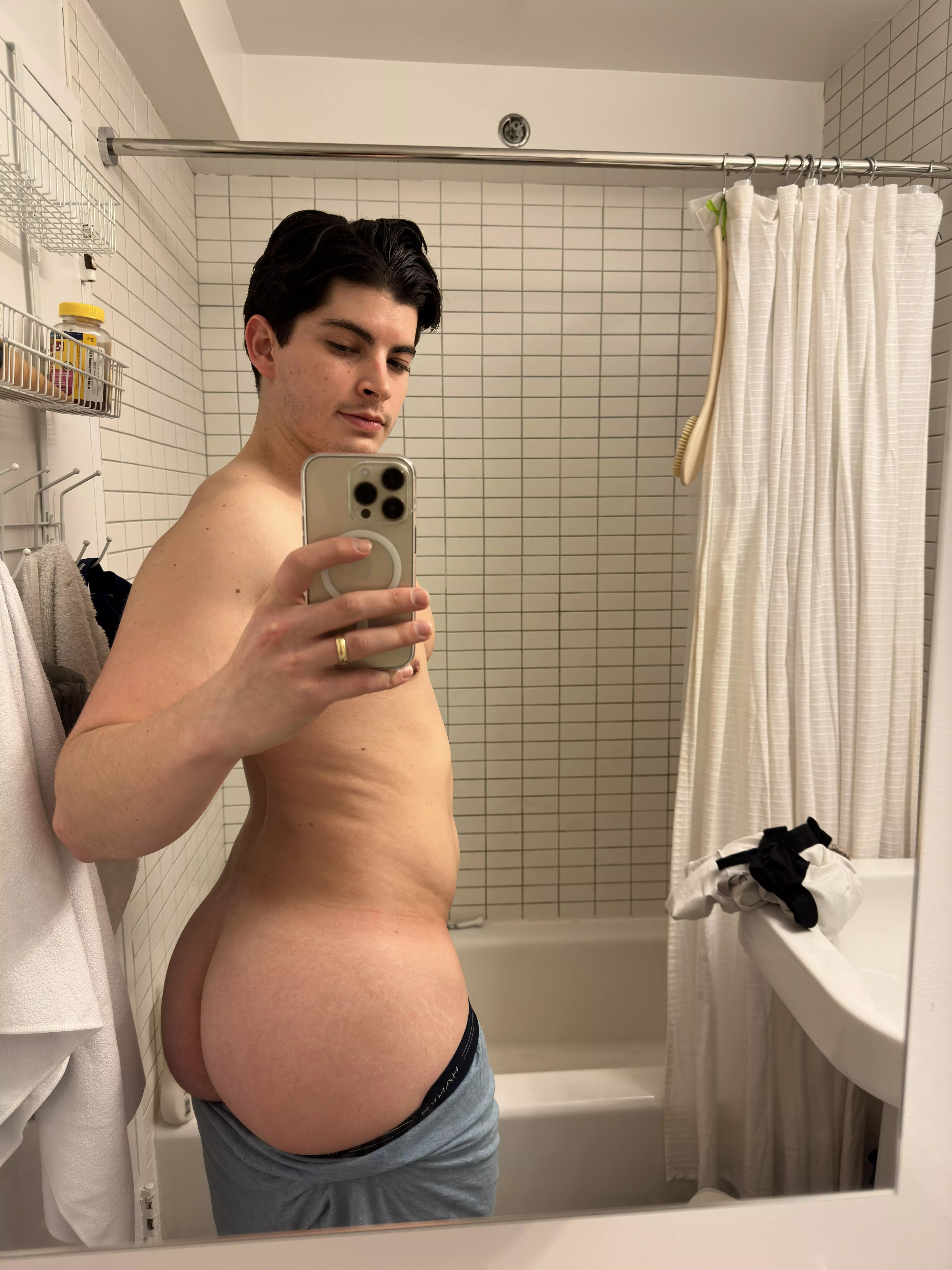 My booty looks so phat in this mirror! Wdyt?