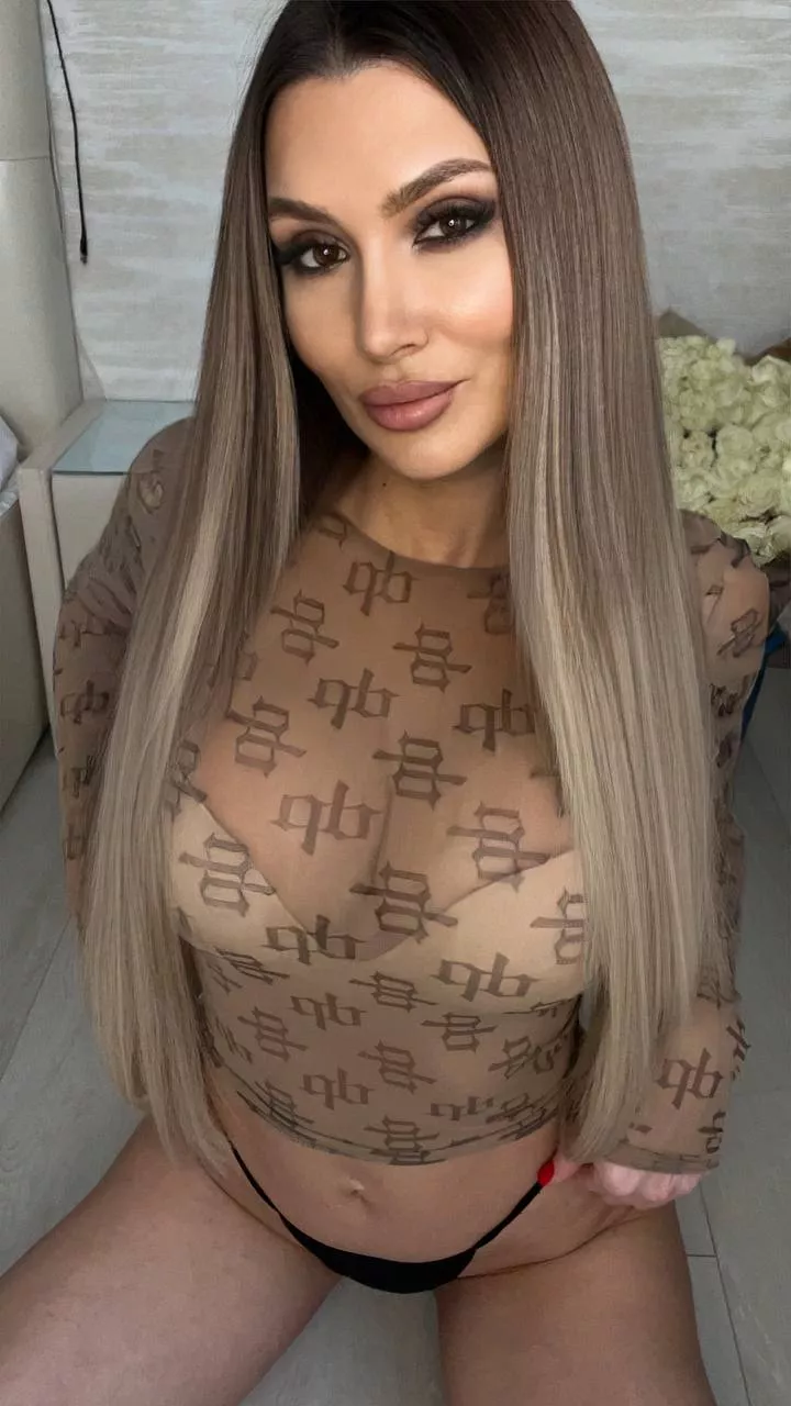 My eyes magnetize you