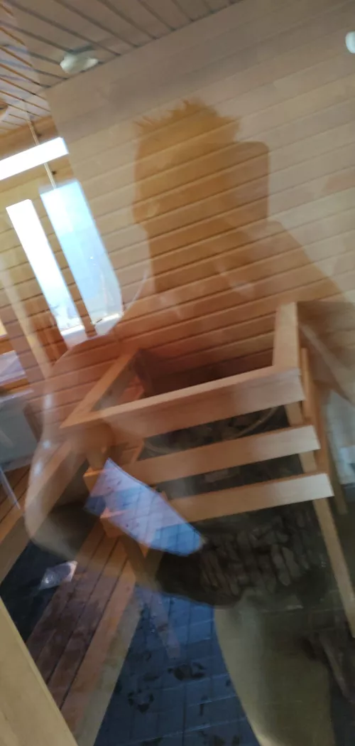 Quick sauna reveal at the gym 💪 No one was around(m)