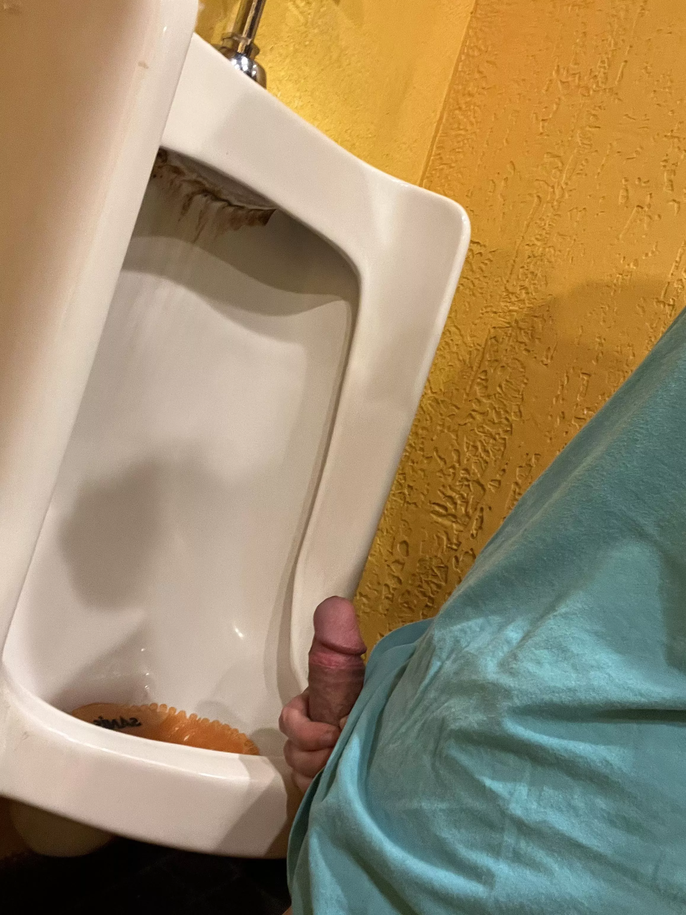 rubbing my musky cock in the public urinal