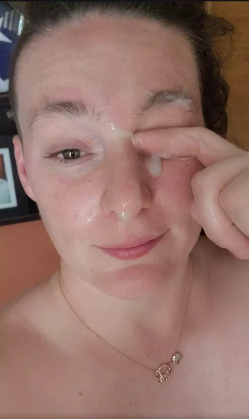 Squuuuuueeeezingn out the cum from my eyes after he gave me a direct Shot in the eye