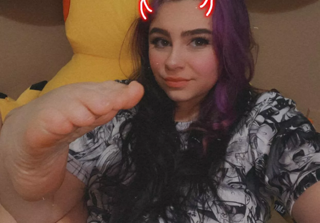 Suck my toes while fucking me (OC)