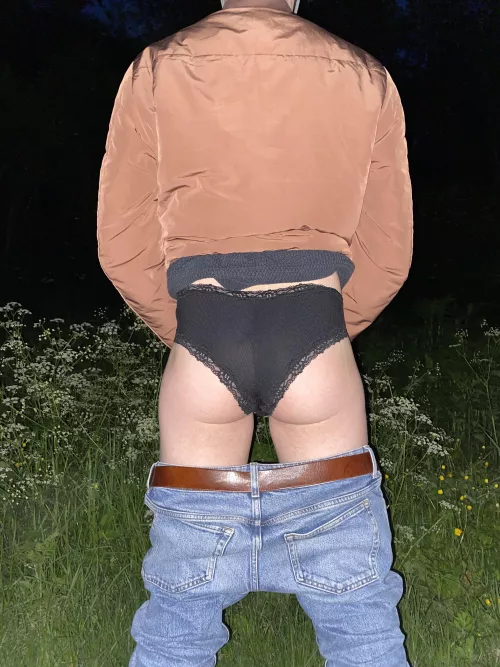 Take me on a midnight walk and I’ll surely drop my pants ✨