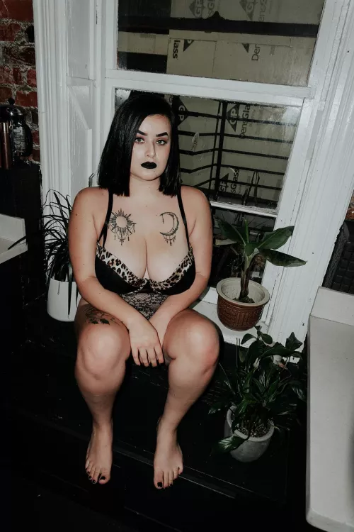 the girls are sitting nice in this outfit 😌