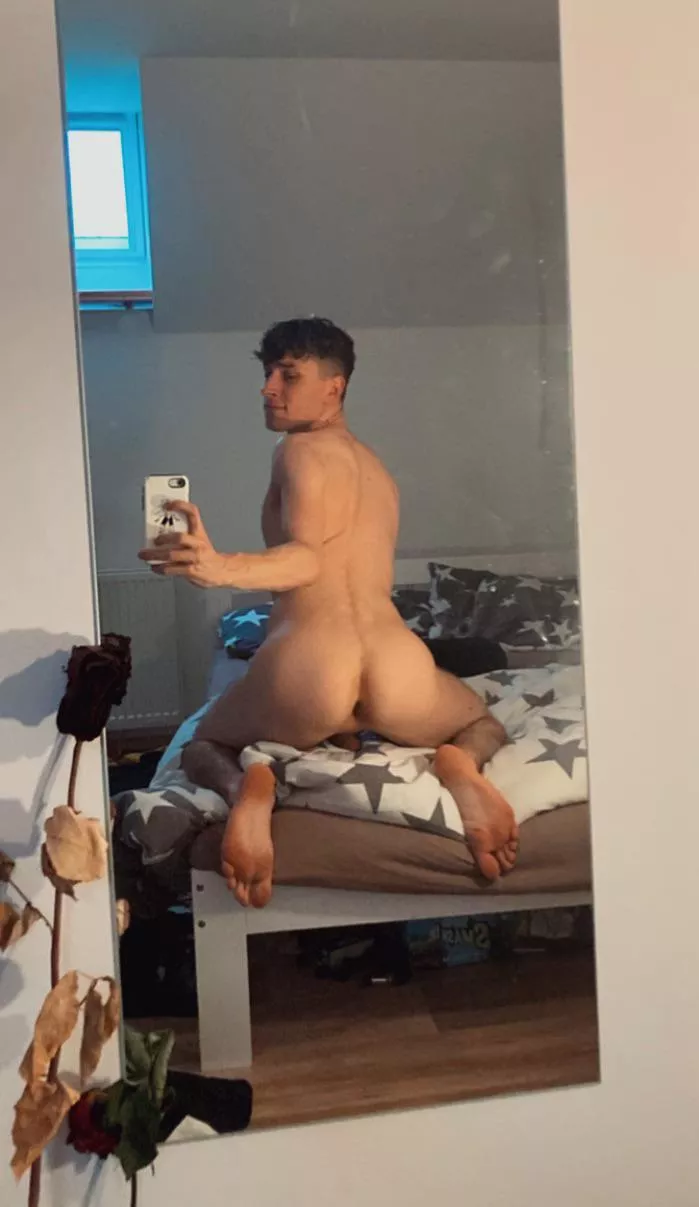 The way I would love to suck a straight cock 🤤