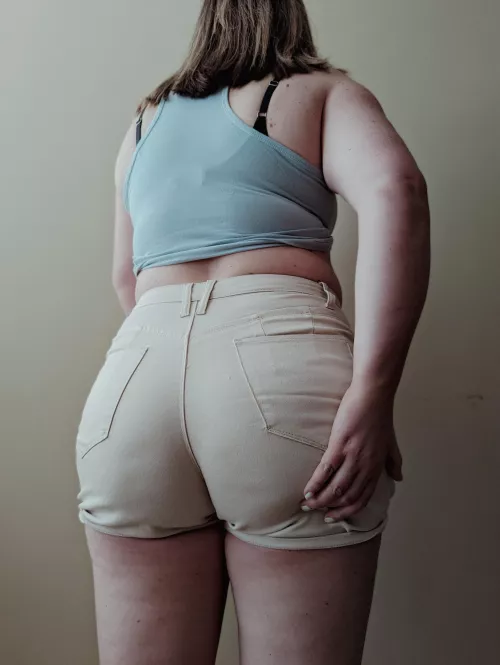 These shorts really show offy ass