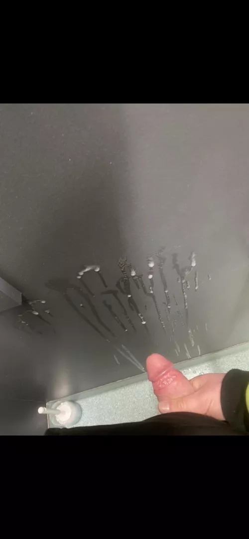 Was scrolling through reddit and couldn’t hold it in no more, had to spray it on the uni walls and I just left it there.