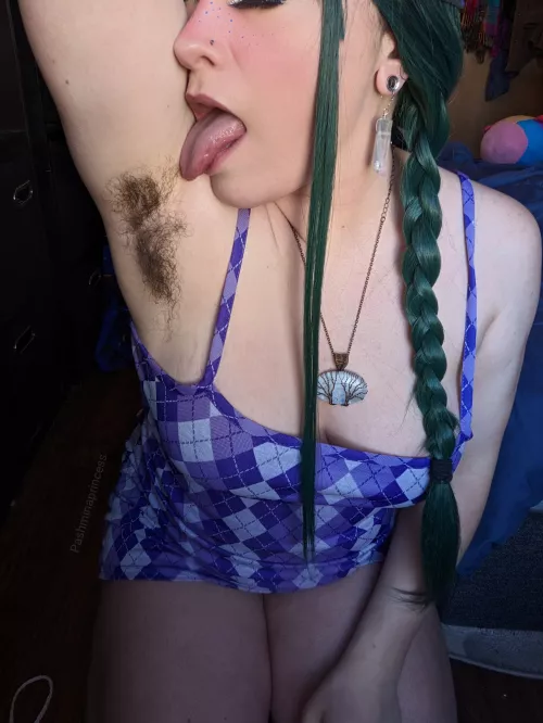 We can both make out on my armpit