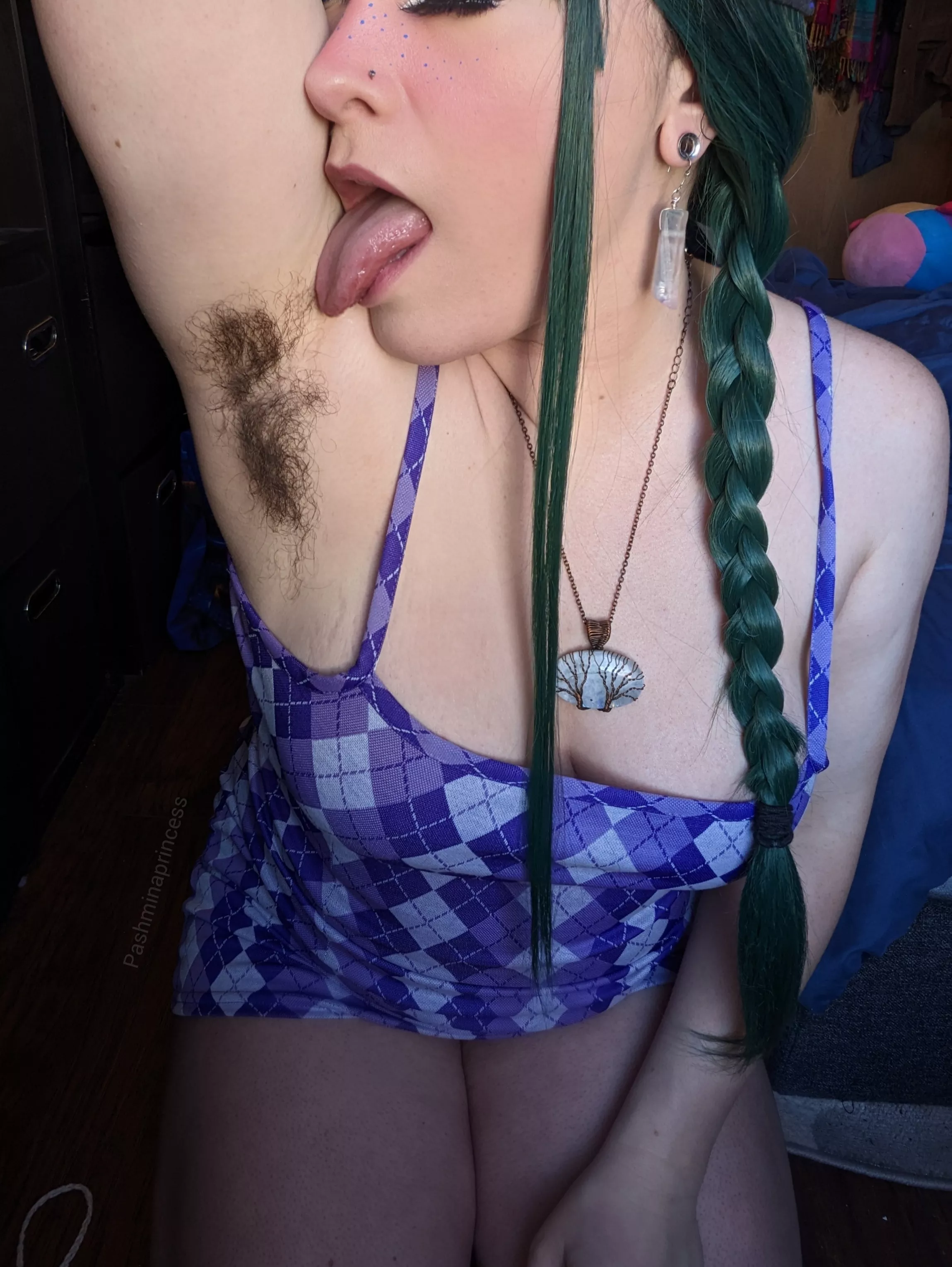 We can both make out on my armpit