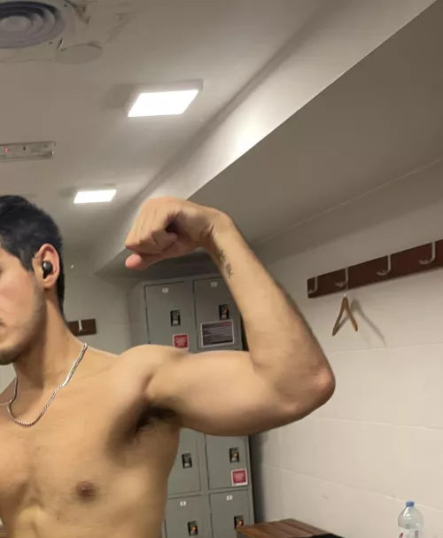 Would you like suck my armpits?