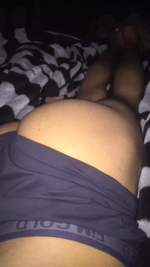 19y boy looking for a daddy