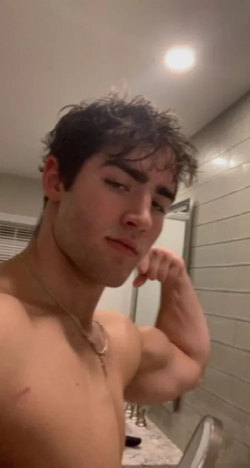 20 US. Any conservative alphas want to bully a lib frat jock? Snap: jaager.zwaag