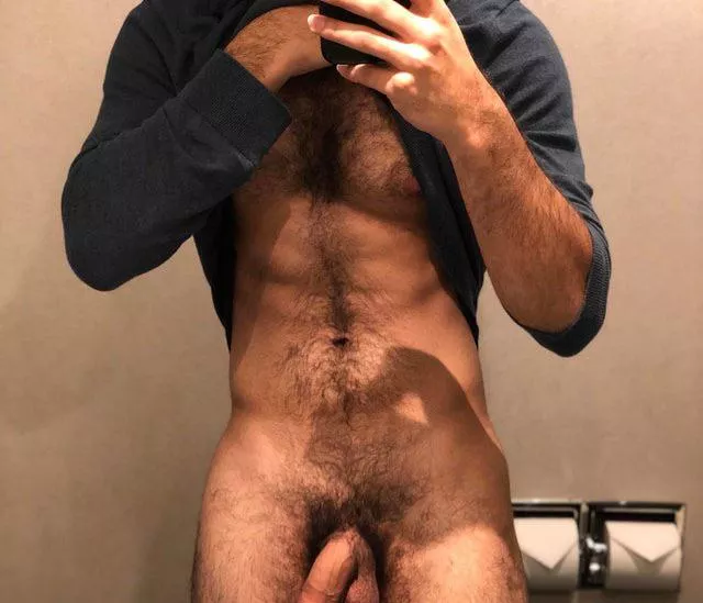 22 into bears, chubs, stocky dudes, beefy guys. DM me