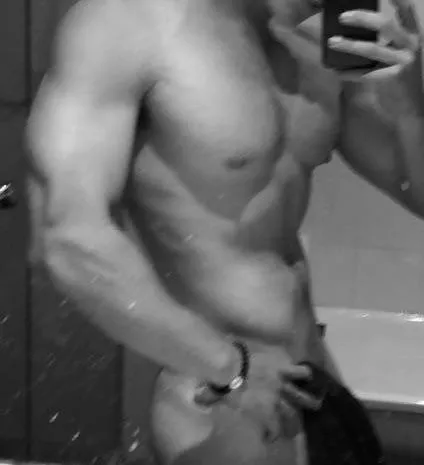 24, bottoms hmu for my snap 😏