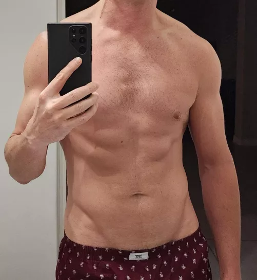 28 straight. wana shoot on live for a hot dude showing face. hmu idk_1605