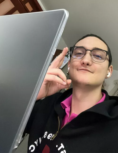 [36 🇲🇽 ] What’s up, everyone?! I just finished my day and I’m heading to play The Quarry for the next hour before bed. How was your day?! Feel free to DM 🤭