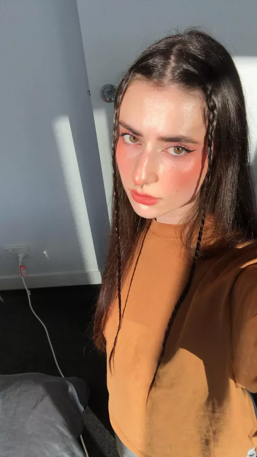 A lil sweaty face for ya 😳