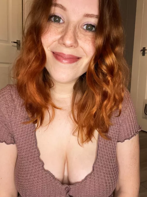 Another day, another braless outfit! 💕😂