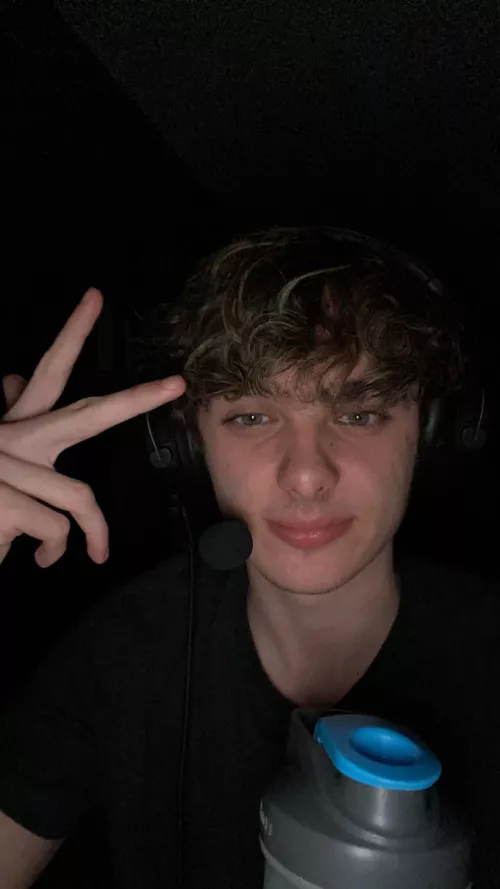 Anyone play league or Overwatch?