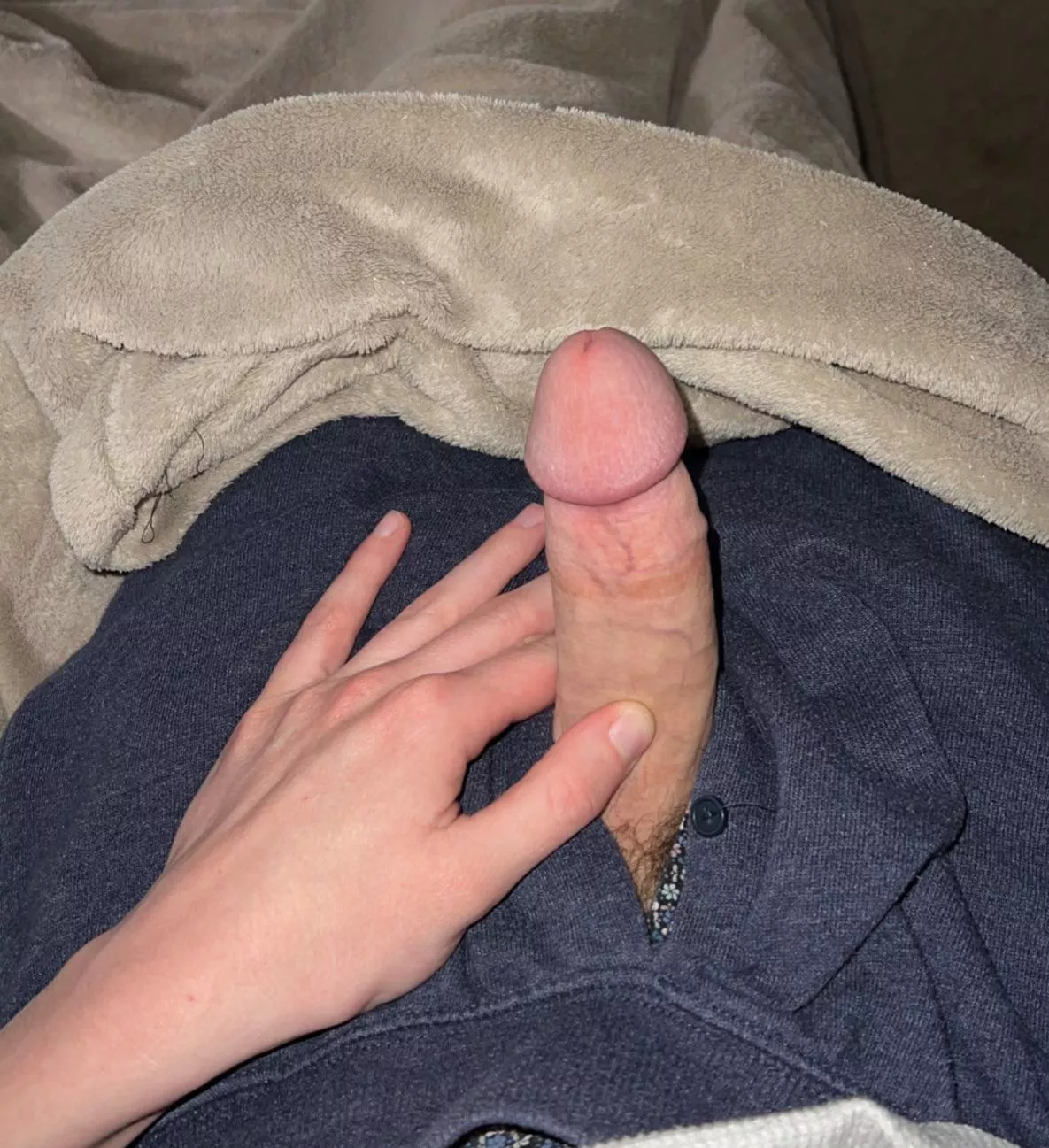 Anyone think they can beat my dick in a comparison? 😏
