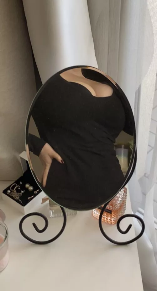 Appropriate for office? 👩🏽‍⚖️